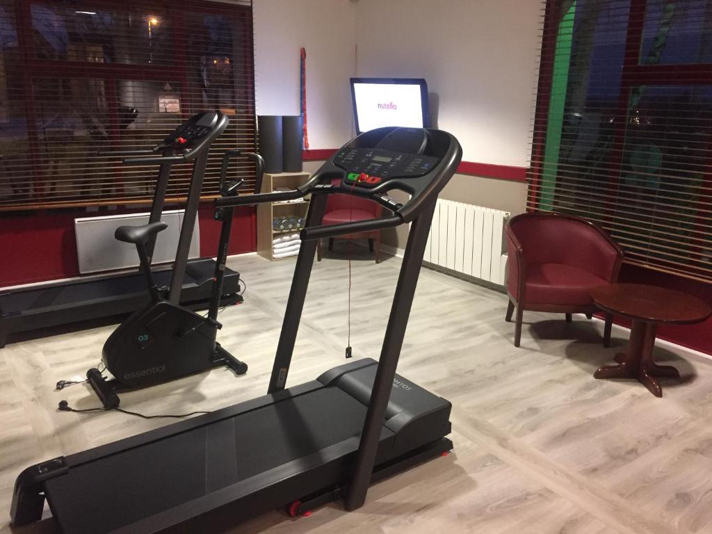 Centrul de fitness &#x219;i/sau facilit&#x103;&#x21B;i de fitness de la Hotel inn Design Laval