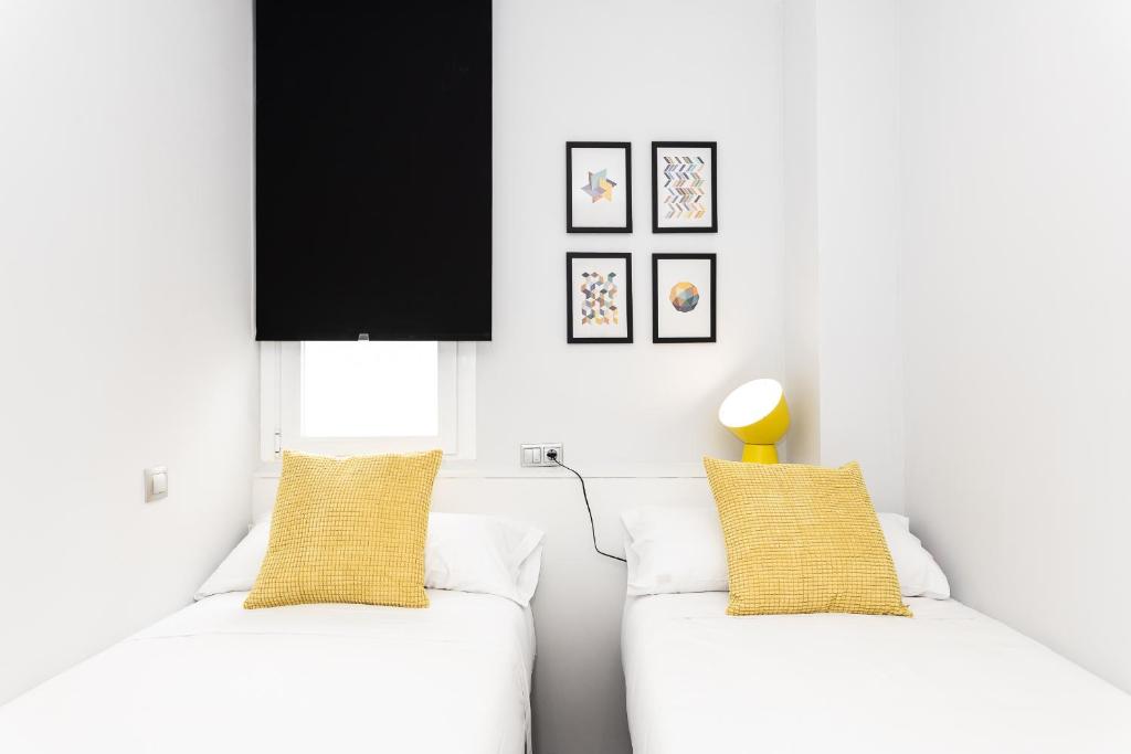 Kép BNBHolder Black & Yellow Design SOL szállásáról Madridban a galériában