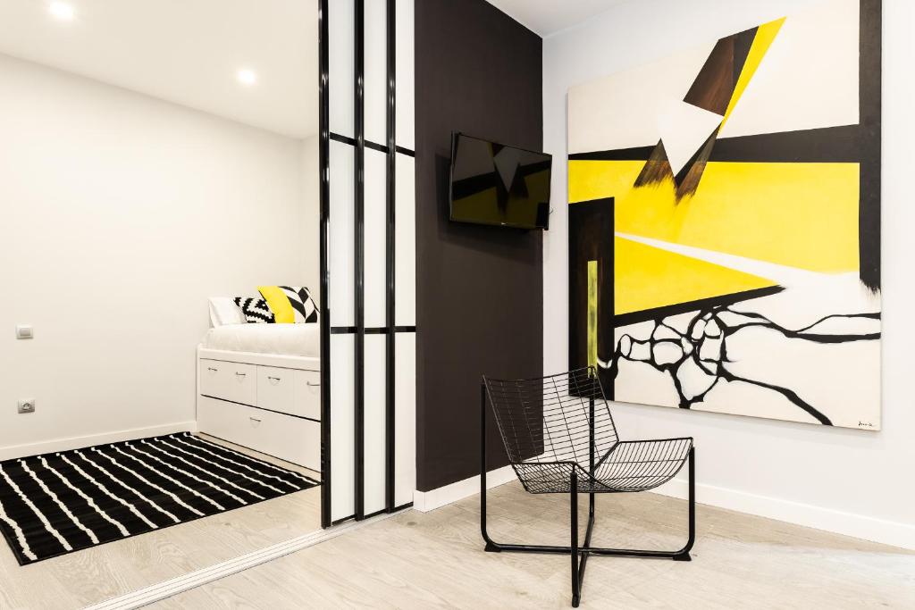 Kép BNBHolder Black & Yellow Design SOL szállásáról Madridban a galériában