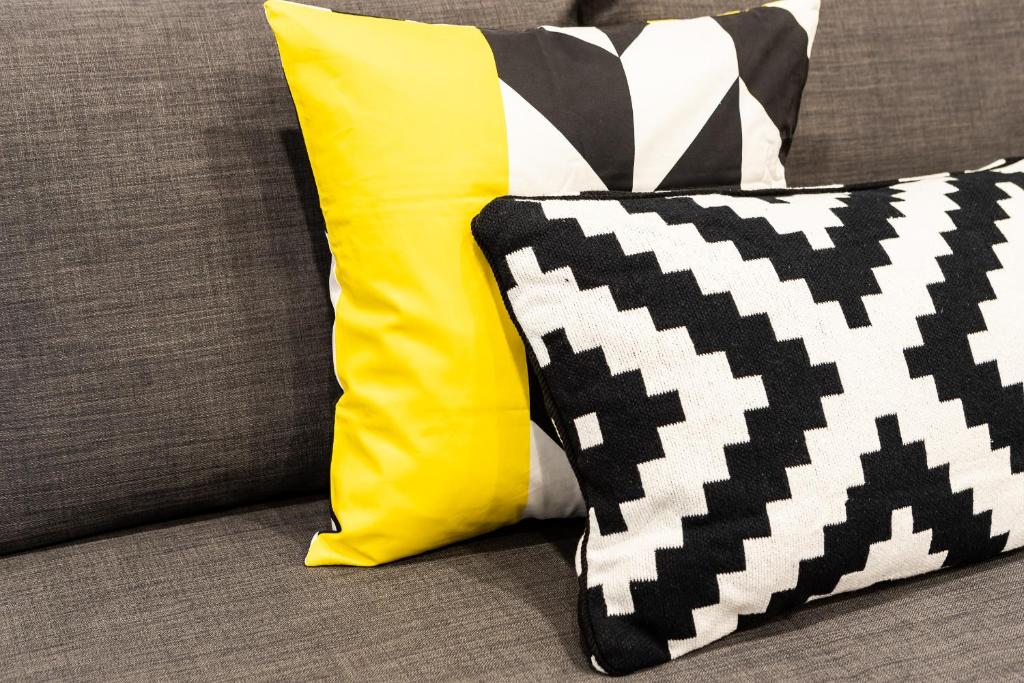 Kép BNBHolder Black & Yellow Design SOL szállásáról Madridban a galériában