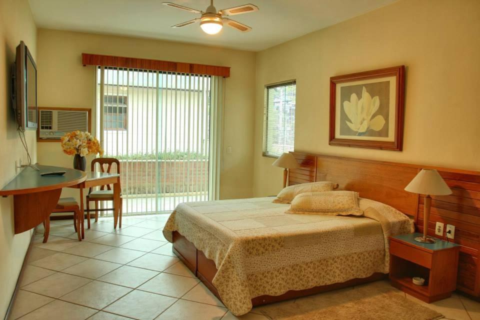  Hotel Dominguez Plaza