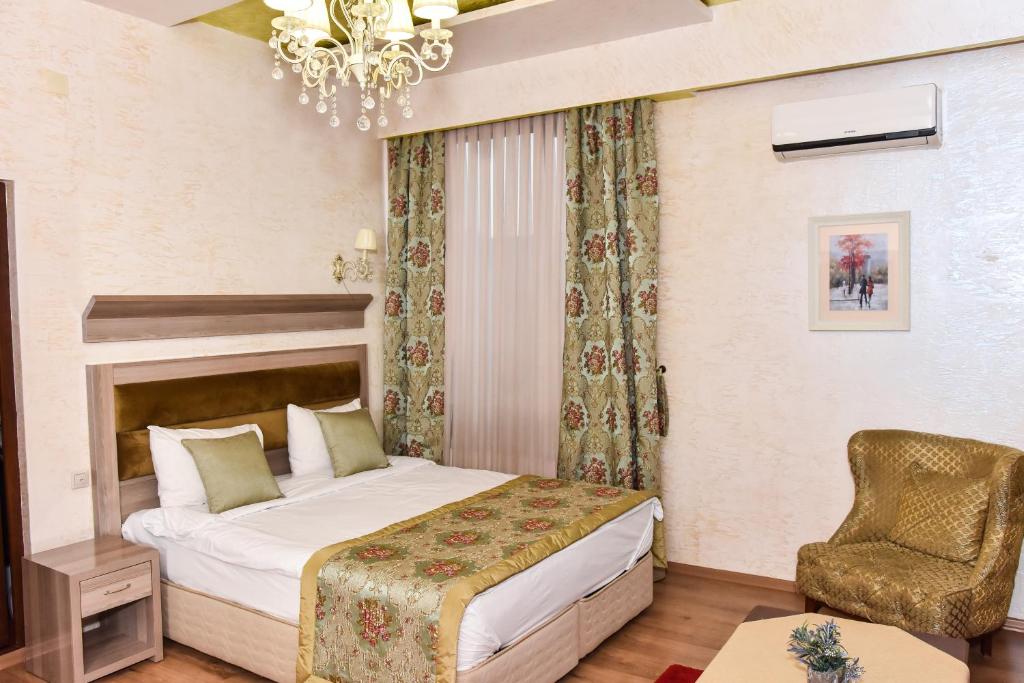 Postel nebo postele na pokoji v ubytování Iberia Palace Hotel