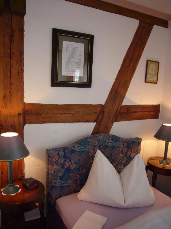 Postel nebo postele na pokoji v ubytování Klassik Hotel am Tor