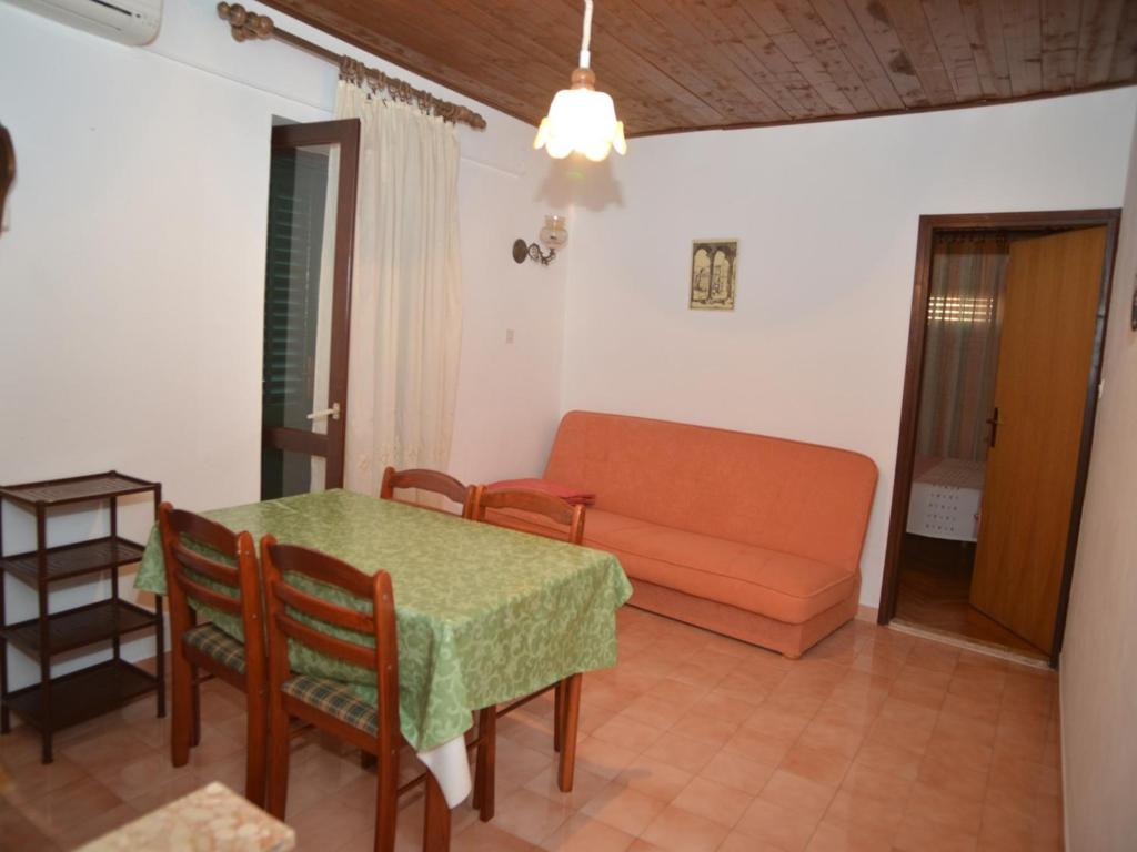 Posedenie v ubytovaní Apartment Kukljica 5