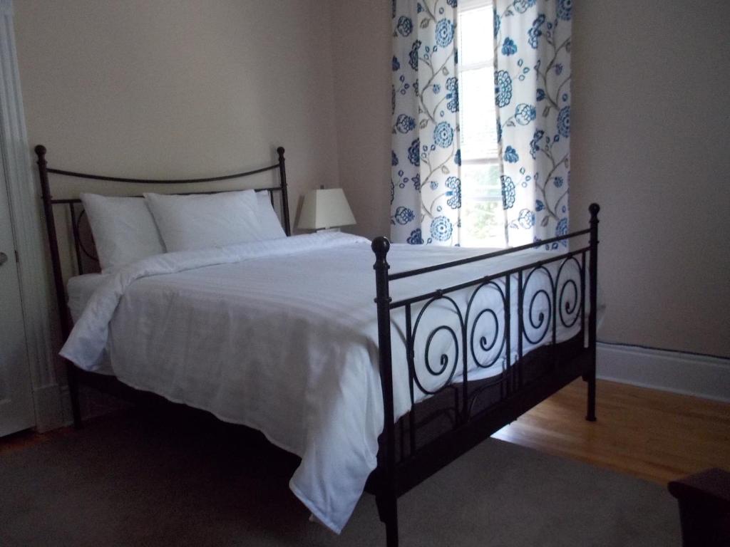 Postel nebo postele na pokoji v ubytování Seaway Manor B&B