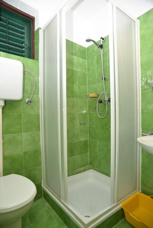 Kúpeľňa v ubytovaní Apartment Kukljica 5
