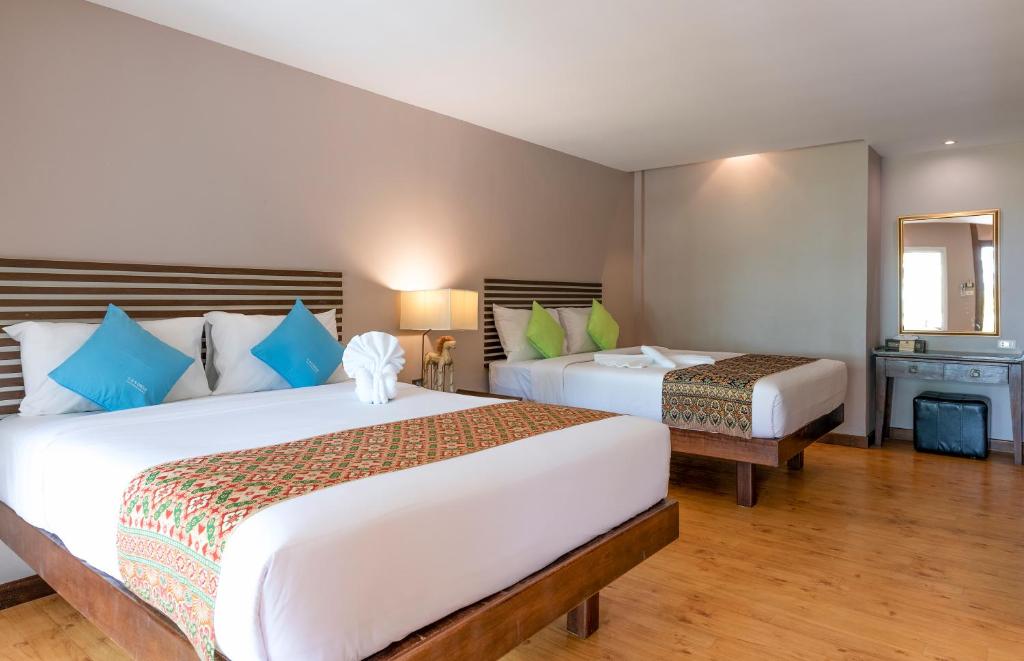 Postel nebo postele na pokoji v ubytování C&N Kho Khao Beach Resort - SHA Plus