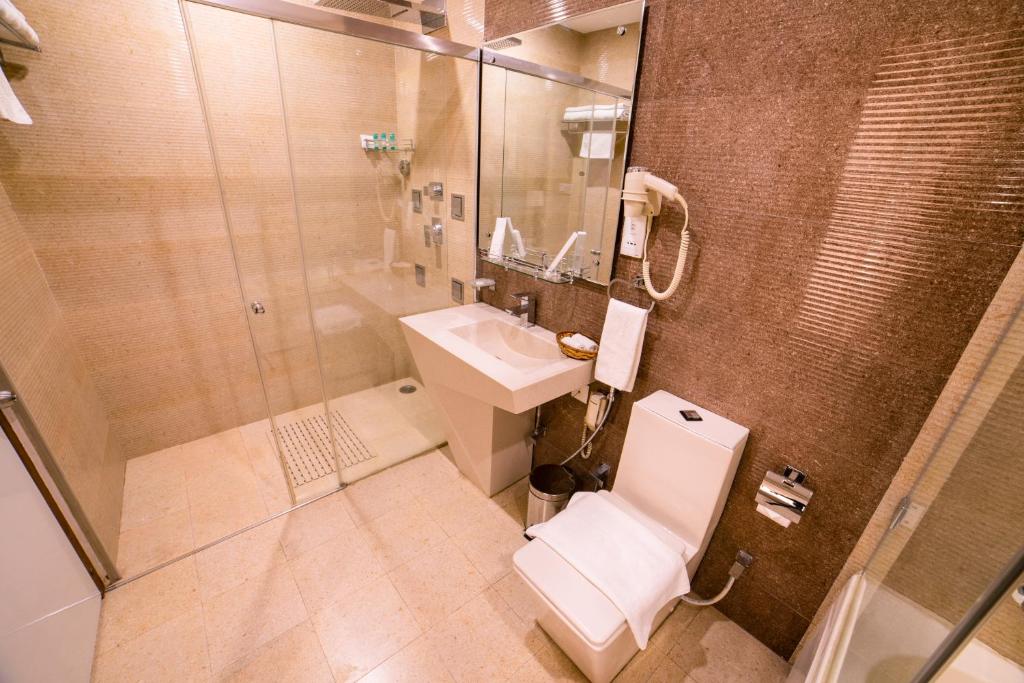 Koupelna v ubytování Hotel Harrison Palace