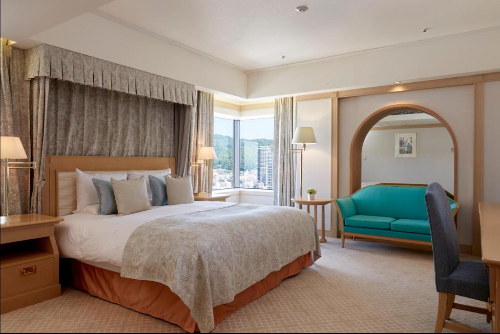 Postel nebo postele na pokoji v ubytování Hotel Okura Kobe