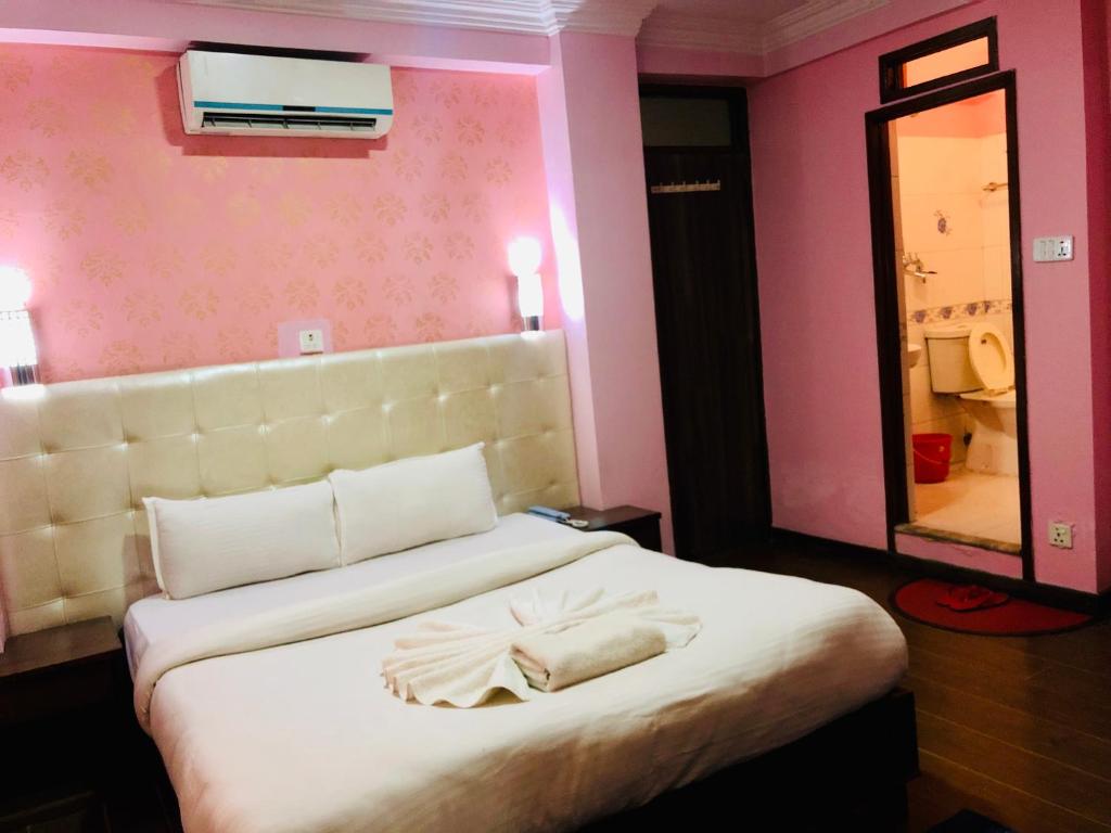 Postel nebo postele na pokoji v ubytování Backyard Hotel