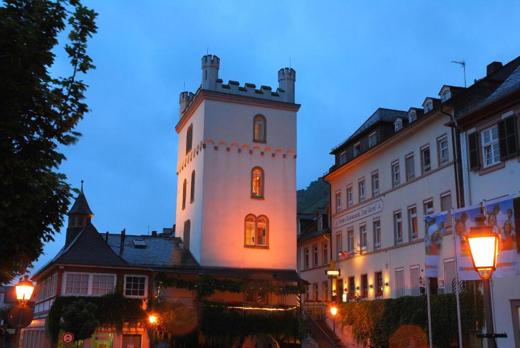 a building with a clock tower on top of it at Hotel ZUM TURM in Kaub