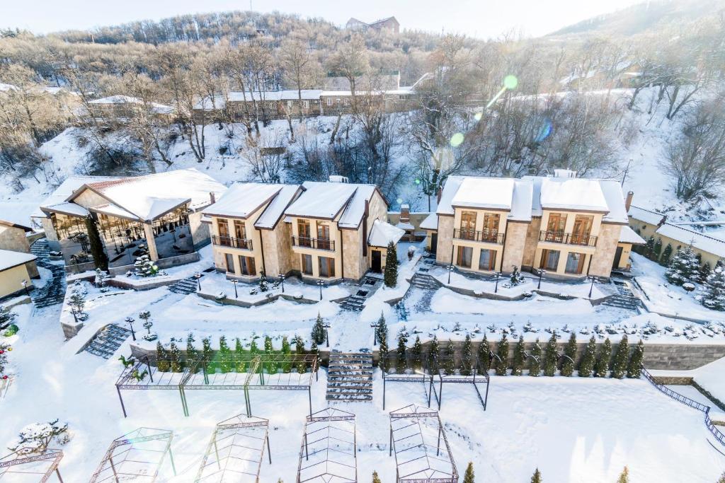 Elegant Hotel & Resort v zimě