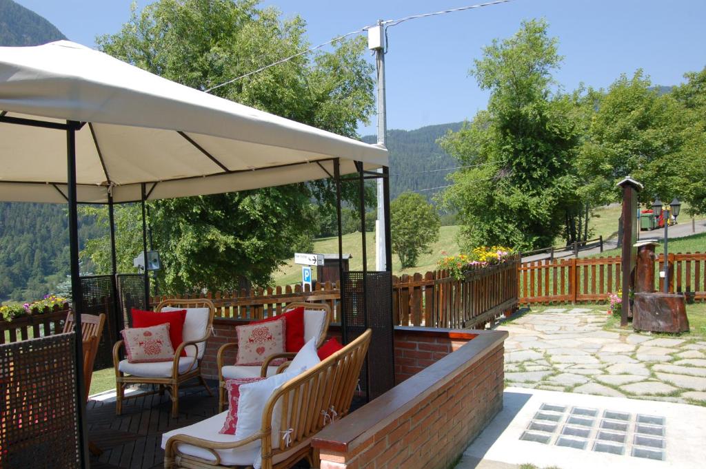 Nespecifikovaný výhled na hory nebo výhled na hory při pohledu z aparthotelu