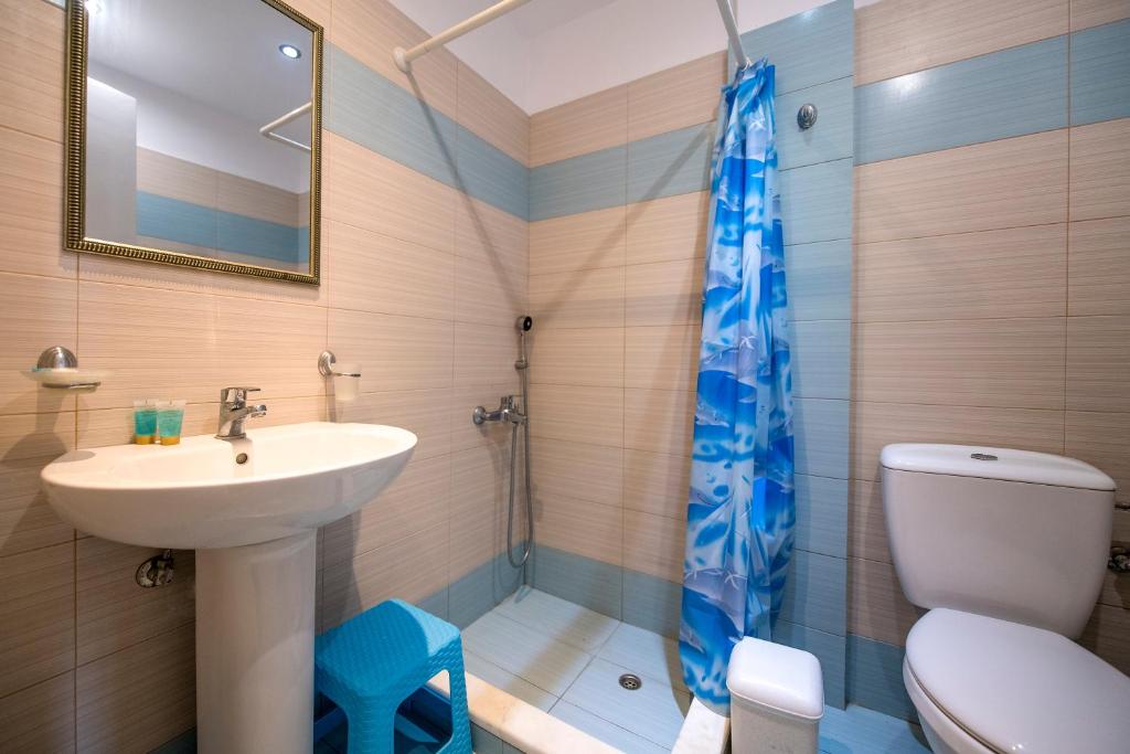 Koupelna v ubytování Sun Hotel
