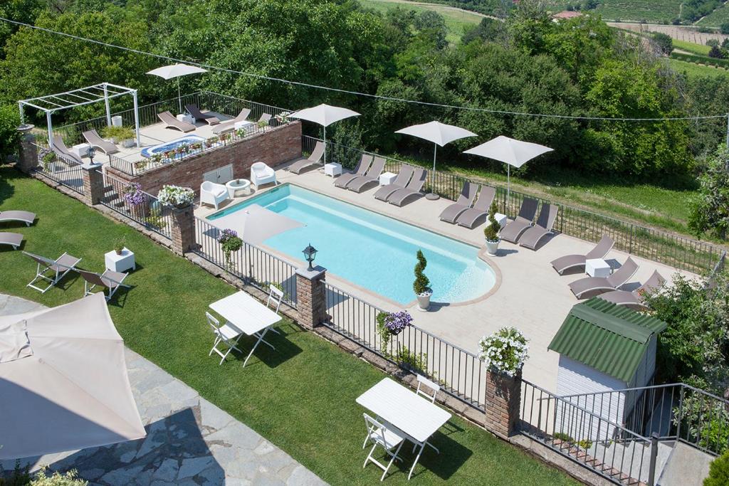 The swimming pool at or close to Locanda San Giorgio