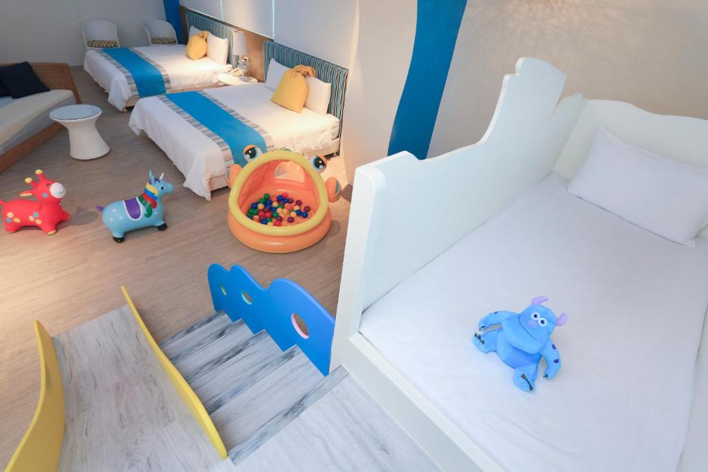 a bedroom with two beds and toy animals in it at Chi Heng Homestay in Luodong