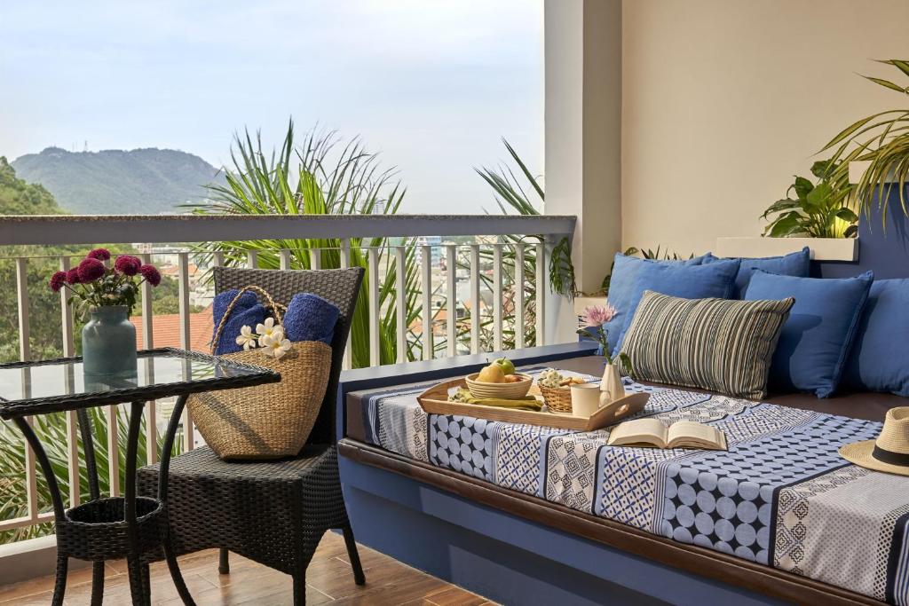 Suite Royal Nhìn Ra Đồi
