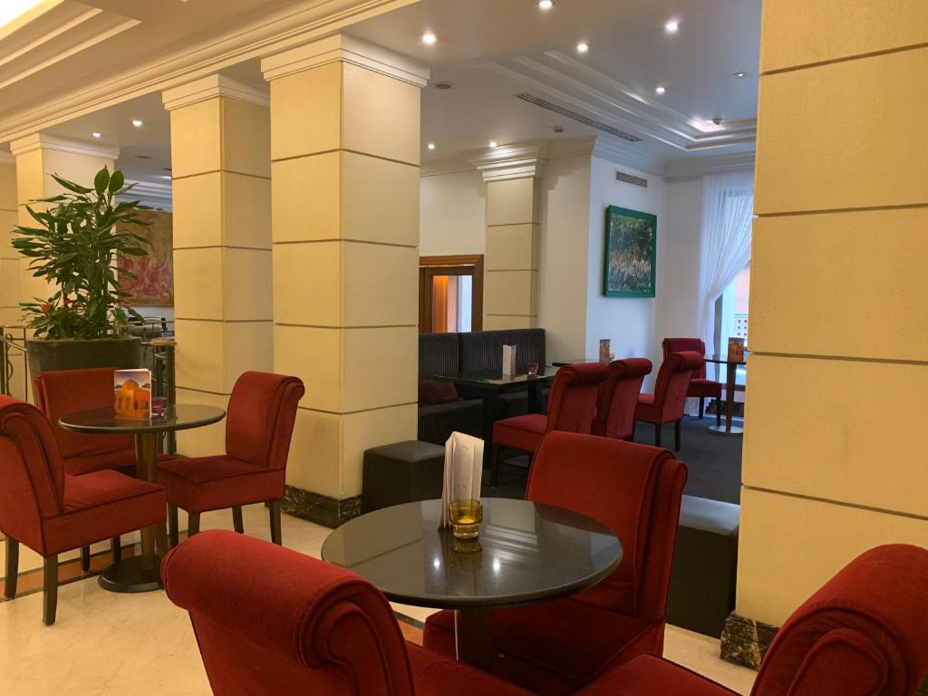 A seating area at Hotel dei Mellini