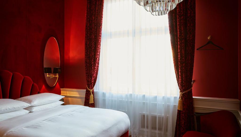 Provocateur Berlin, part of Sircle Collection - Resim 36