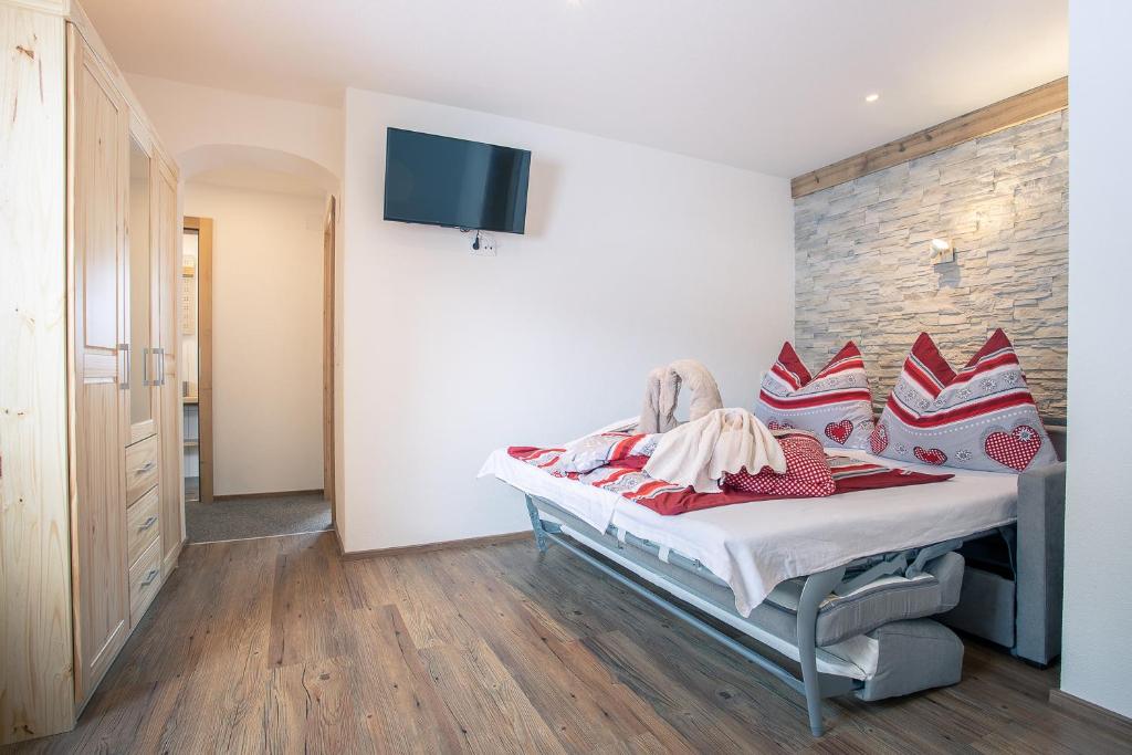 Televízia a/alebo spoločenská miestnosť v ubytovaní Chalet Holzerstubn