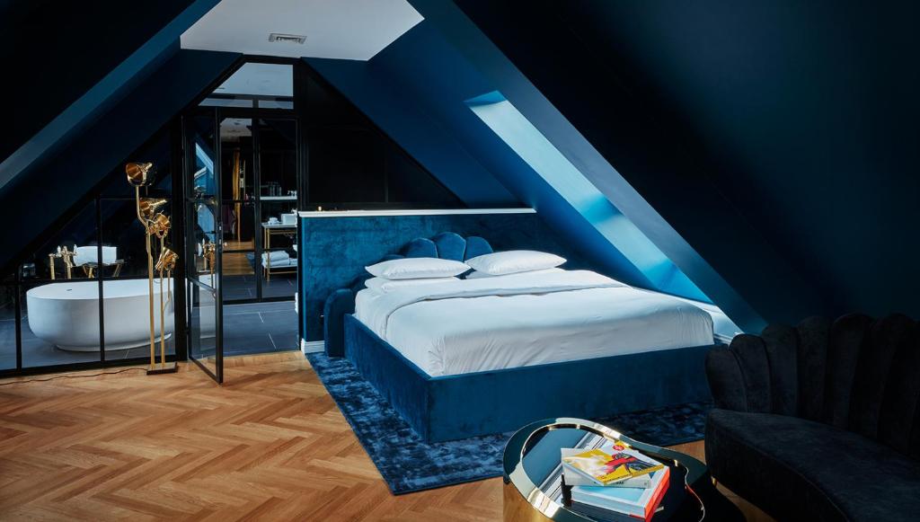 Provocateur Berlin, part of Sircle Collection - Resim 5