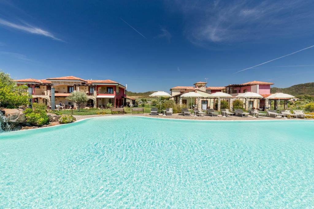 Bazén v ubytování Hotel Sa Cheya Relais & Spa nebo v jeho okolí