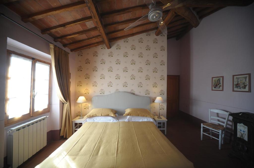 Uma cama ou camas num quarto em B&B Le Dimore Mezza Costa