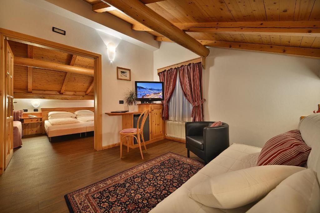 Postel nebo postele na pokoji v ubytování Hotel Livigno