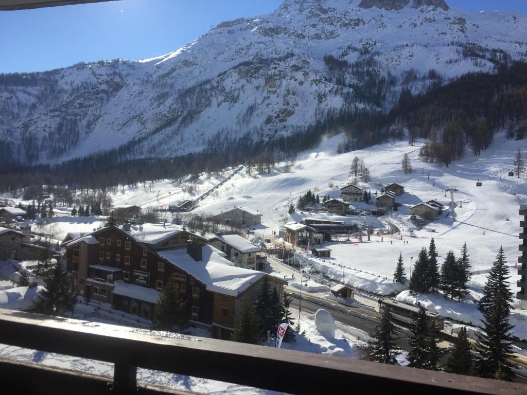 a view of a ski resort in the snow at Les Balcons de Bellevarde in Val-d'Isère