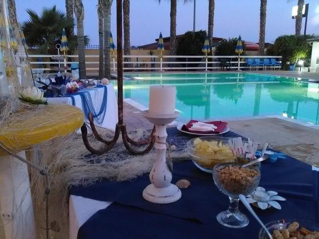 Bazén v ubytovaní Andrea Case Vacanze L'Ancora alebo v jeho blízkosti