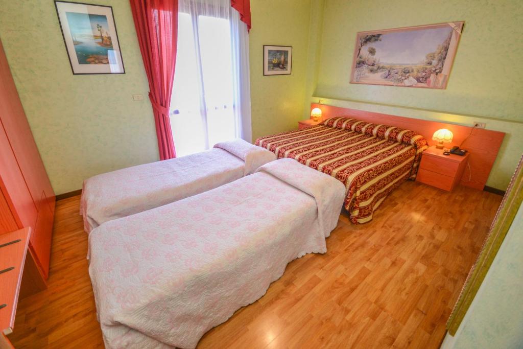 Postel nebo postele na pokoji v ubytování Hotel Benaco
