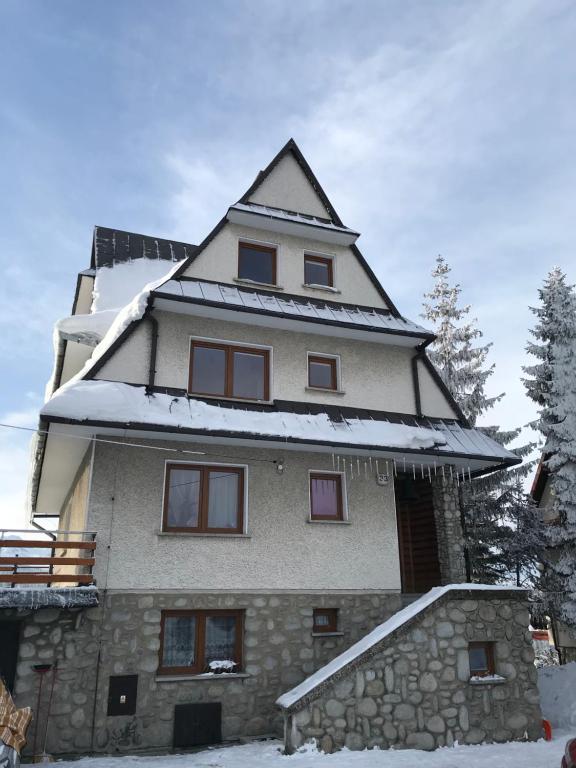 Το κτήριο όπου στεγάζεται  το δωμάτιο σε οικογενειακή κατοικία