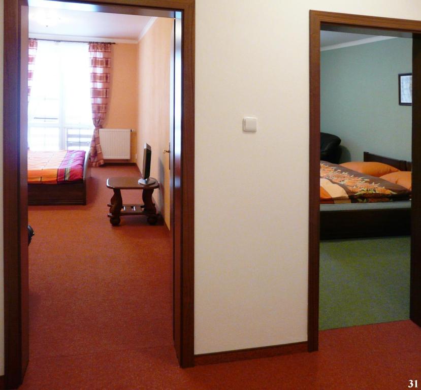 Łóżko lub łóżka w pokoju w obiekcie Resort Maják
