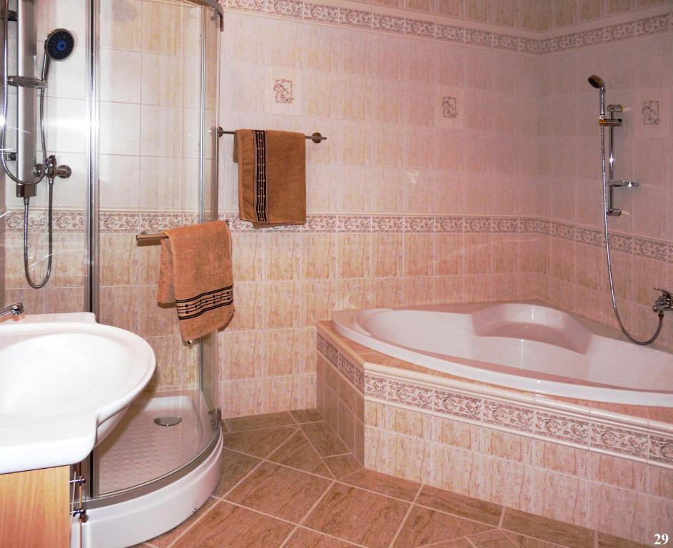Łazienka w obiekcie Resort Maják