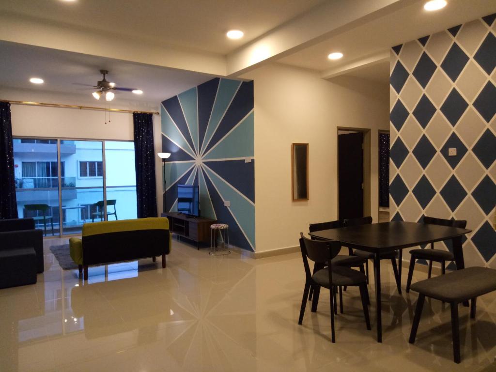 a dining room with a table and chairs at ICOLOR HOME & STAY CH4 in Tanah Rata