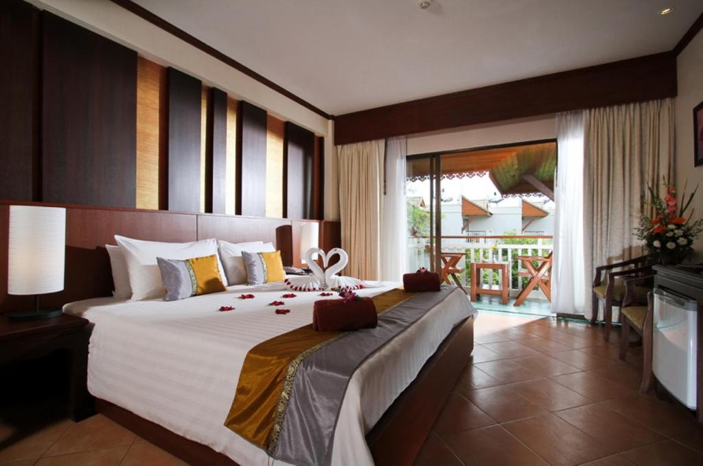Postel nebo postele na pokoji v ubytování Baan Karonburi Resort