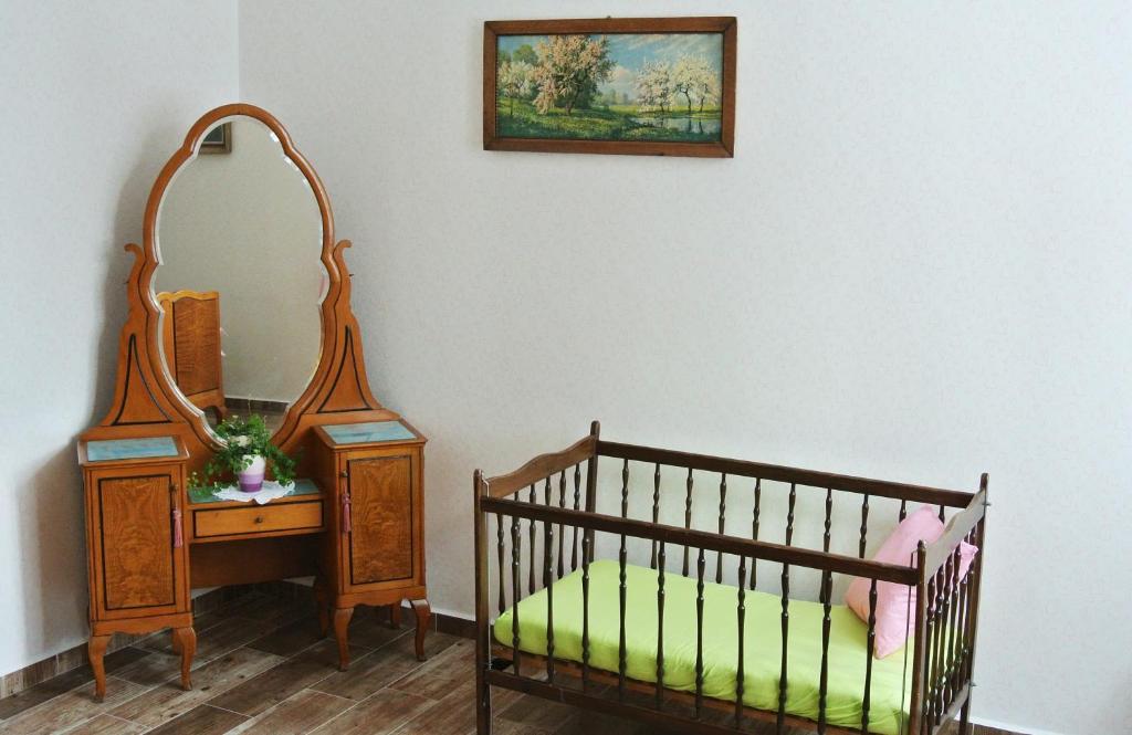 Łóżko lub łóżka w pokoju w obiekcie Restaurace a penzion Ubrousku prostři se