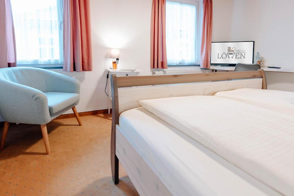 Postel nebo postele na pokoji v ubytování Löwen Hotel & Restaurant