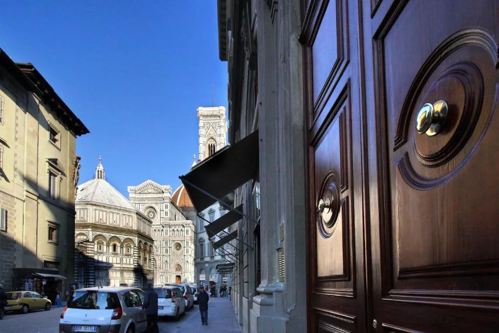 Porta del Paradiso New Luxury Apartment, Florența, Italia