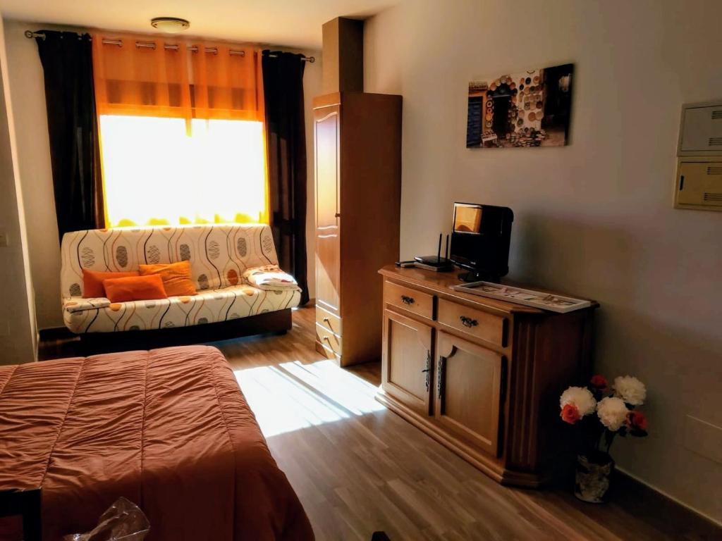 Łóżko lub łóżka w pokoju w obiekcie Apartamento Domingo Lozano