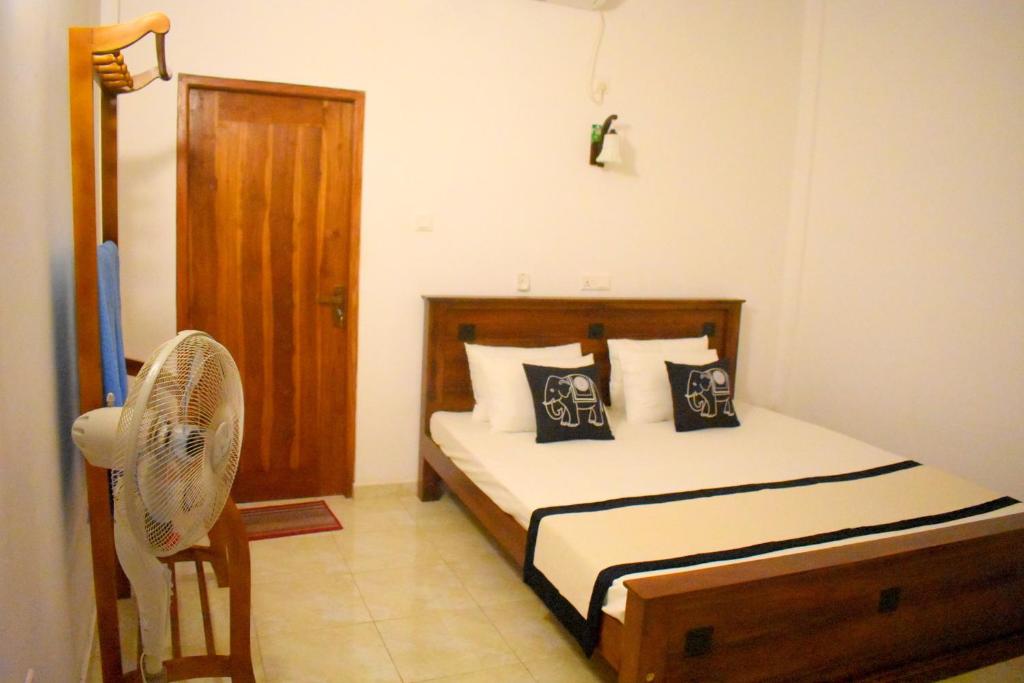 Postel nebo postele na pokoji v ubytování KAUSHIKA RESORT