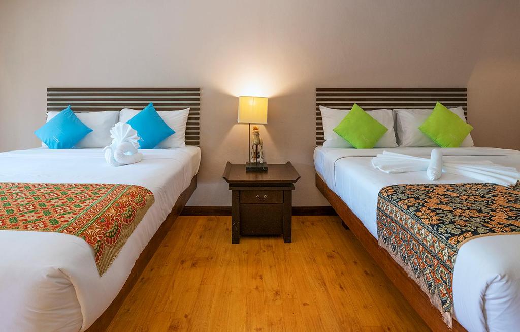 Postel nebo postele na pokoji v ubytování C&N Kho Khao Beach Resort - SHA Plus