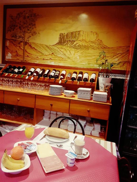 a table with plates of food and bottles of wine at Hotel Sonia Chipude in El Cercado