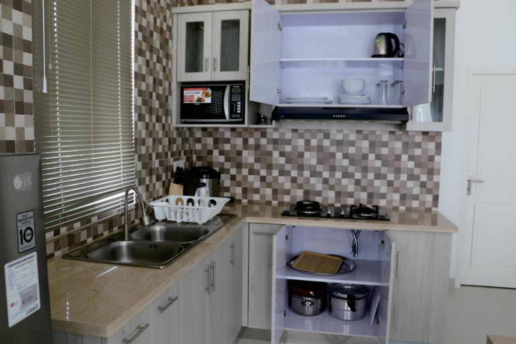 Kuchyň nebo kuchyňský kout v ubytování Diyar Villas Puncak F4/8