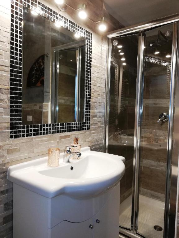 A bathroom at Max B&B Fiera