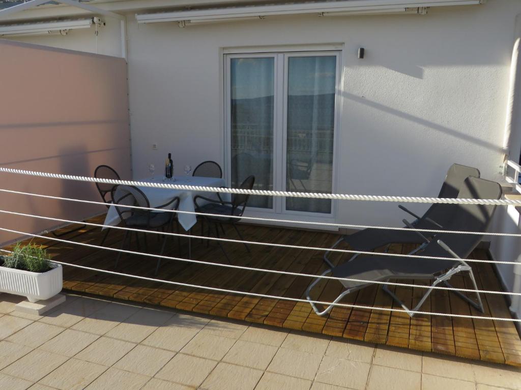 Balkón alebo terasa v ubytovaní Apartmani Raos
