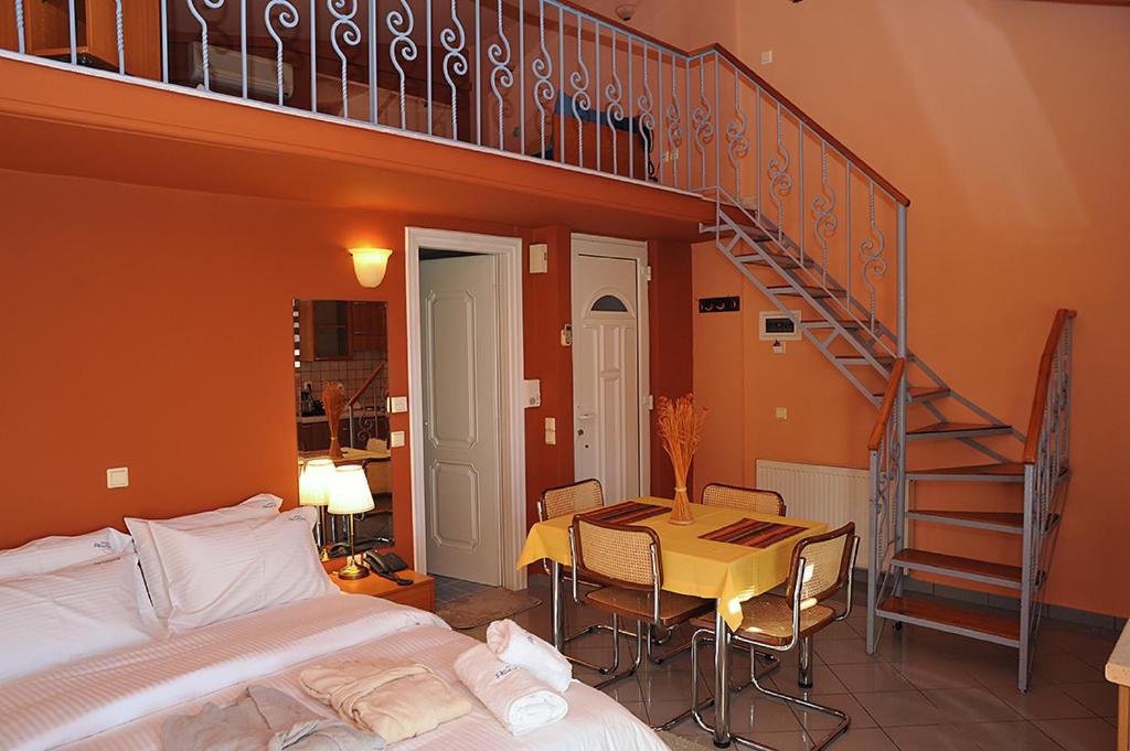 Postel nebo postele na pokoji v ubytování Hotel Pelagos Studios