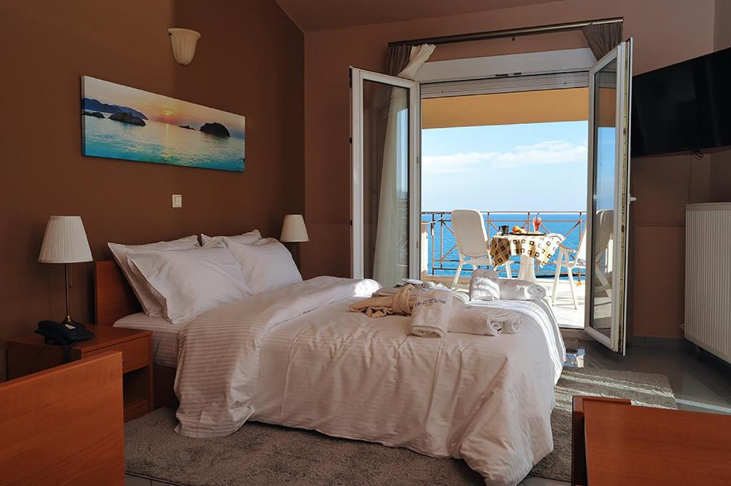 Postel nebo postele na pokoji v ubytování Hotel Pelagos Studios