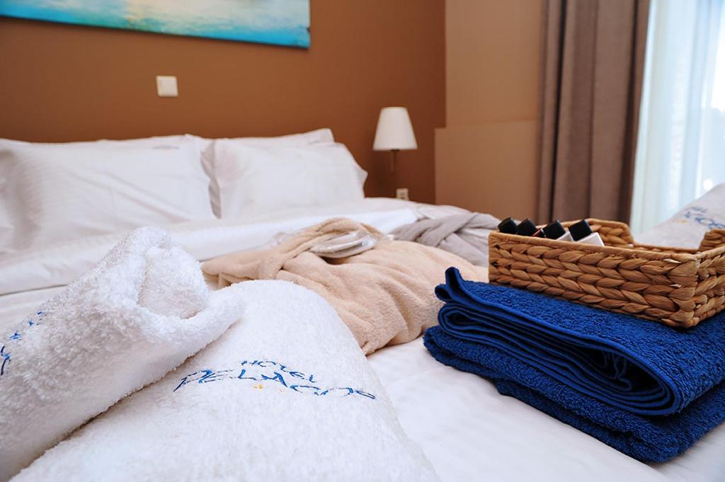 Postel nebo postele na pokoji v ubytování Hotel Pelagos Studios