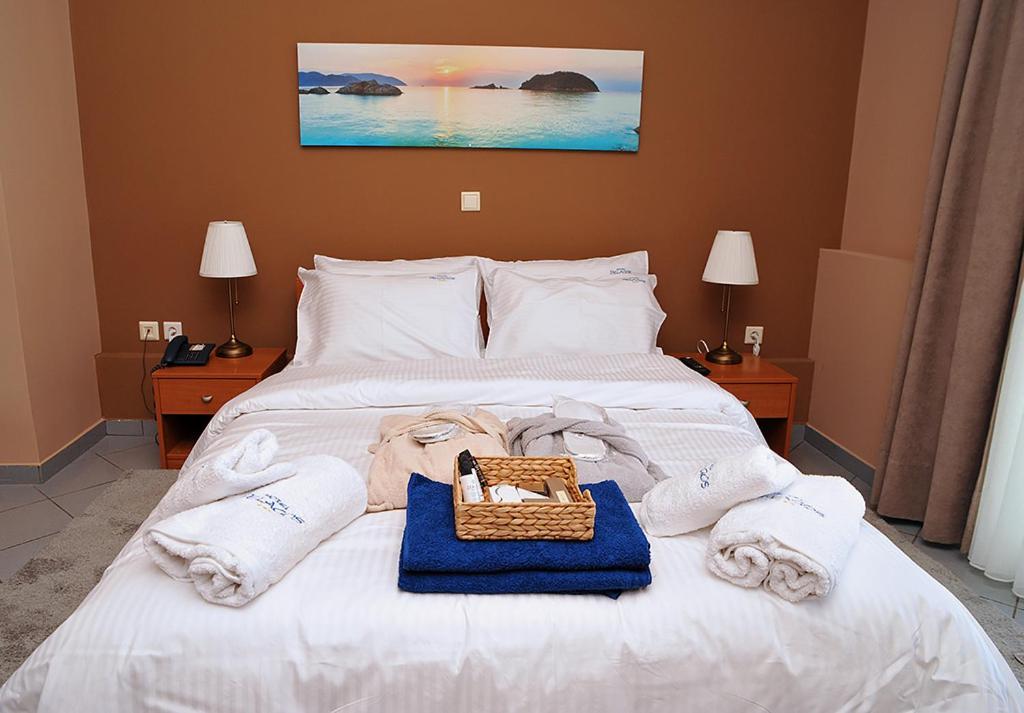 Postel nebo postele na pokoji v ubytování Hotel Pelagos Studios